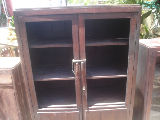 ตูัเก่าโบราณ  แข็งแรง  สภาพดี    ขายถูก     ราคาชาวบ้าน