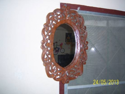 กระจกไม้สัก แกะสลัีกลายไทย