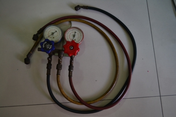 ขาย เกจวัดแรงดันน้ำยาแอร์ ROBIN  USA  ราคา 1,200 บาท