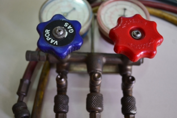 ขาย เกจวัดแรงดันน้ำยาแอร์ ROBIN  USA  ราคา 1,200 บาท