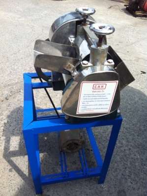 ขายเครื่องคั้นน้ำอ้อยพร้อมมอเตอร์  ร้อนอย่างนี้ ขายน้ำอ้อยครับ  มือสองสภาพดี