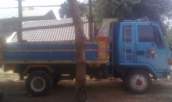 ISUZU ROCKY 175 HP 6BG1 หกล้อดั๊มพ์ รถสวยทั้งภายนอกและภายใน ช่วงล่างใหญ่คัชซีสวย ยาง 8.25 ขอบ 16 สภาพดี เครื่องแรงดีแห้งดี หัวเก๋งสีบางเดิมภายในเก๋งคอนโซลสวยครบ แอร์เย็น พวงมาลัยเพาเวอร์ เบรคทริ๊ปฟี้ครบครัน เอกสารเล่มทะเบียนครบพร้อมโอน ราคาต่อรองได้ครับ