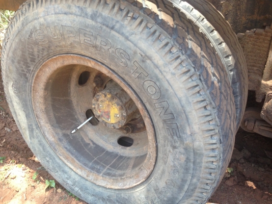 HINO KT 725 - 191 HP EL100 รถหางปลาสิบล้อเพลาเดียว ใช้ลาก HITACHI ZX 200 อยู่ครบตอนนี้ รถเครื่องแรงดีมากไม่เยิ้ม ภายในเก๋งมีผุบ้างเล็กน้อย พวงมาลัยเพาเวอร์ ช่วงล่างเบรคทริ๊ปฟี้ครบครัน สามารถประกอบเป็น 2 เพลาได้เลยครับ ยางสภาพดี 10 เส้นประมาณ 70\% พร้อมลากพ HINO KT 725 - 191 HP EL100 รถหางปลาสิบล้อเพลาเดียว ใช้ลาก HITACHI ZX 200 อยู่ครบตอนนี้ รถเครื่องแรงดีมากไม่เยิ้ม ภายในเก๋งมีผุบ้างเล็กน้อย พวงมาลัยเพาเวอร์ ช่วงล่างเบรคทริ๊ปฟี้ครบครัน สามารถประกอบเป็น 2 เพลาได้เลยครับ ยางสภาพดี 10 เส้นประมาณ 70\% พร้อมลากพ