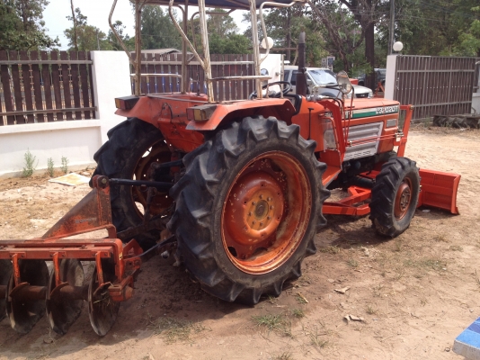 ขายด่วน Kubota L3202DT 4WD + ใบมีดดันหน้าใหม่