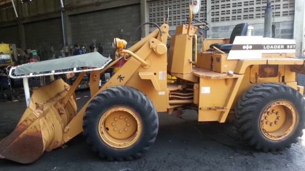 รถตักล้อยาง  507-51562  รถสวย  สภาพดี  ไม่มีผุ  เพิ่งเข้ามาจากญี่ปุ่น  โทร.081-373-0559