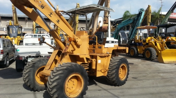 รถตักล้อยาง  507-51562  รถสวย  สภาพดี  ไม่มีผุ  เพิ่งเข้ามาจากญี่ปุ่น  โทร.081-373-0559