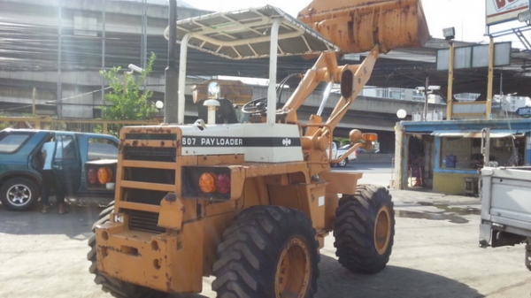 รถตักล้อยาง  507-51562  รถสวย  สภาพดี  ไม่มีผุ  เพิ่งเข้ามาจากญี่ปุ่น  โทร.081-373-0559