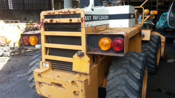 รถตักล้อยาง  507-51562  รถสวย  สภาพดี  ไม่มีผุ  เพิ่งเข้ามาจากญี่ปุ่น  โทร.081-373-0559