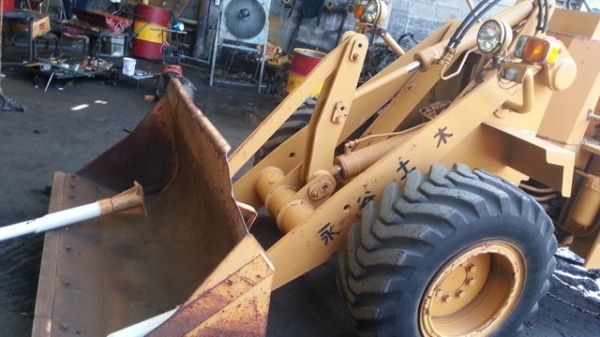 รถตักล้อยาง  507-51562  รถสวย  สภาพดี  ไม่มีผุ  เพิ่งเข้ามาจากญี่ปุ่น  โทร.081-373-0559