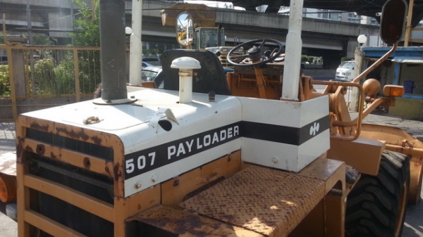 รถตักล้อยาง  507-51562  รถสวย  สภาพดี  ไม่มีผุ  เพิ่งเข้ามาจากญี่ปุ่น  โทร.081-373-0559