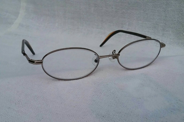 แว่นสายตาอเมริกันวงรีเล็กของ 'คาลวิน ไคลน์' ตัวแท้ ! กรอบราชสีห์เงิน ก้านขาโลหะหุ้มอะซีเทต เลนส์มัลติโค้ทคุณภาพสูง ค่าสายตา +175 Authentic CALVIN KLEIN handmade in USA แว่นสายตาอเมริกันวงรีเล็กของ 'คาลวิน ไคลน์' ตัวแท้ ! กรอบราชสีห์เงิน ก้านขาโลหะหุ้มอะซีเทต เลนส์มัลติโค้ทคุณภาพสูง ค่าสายตา +175 Authentic CALVIN KLEIN handmade in USA