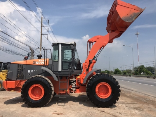 ขายรถตักล้อยาง HITACHI ZW220 นำเข้าเองจากญี่ปุ่น สภาพสวยพร้อมใช้งาน มีVDOการทำงานครับ