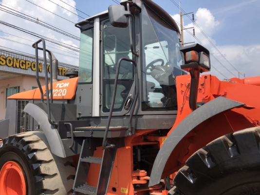 ขายรถตักล้อยาง HITACHI ZW220 นำเข้าเองจากญี่ปุ่น สภาพสวยพร้อมใช้งาน มีVDOการทำงานครับ