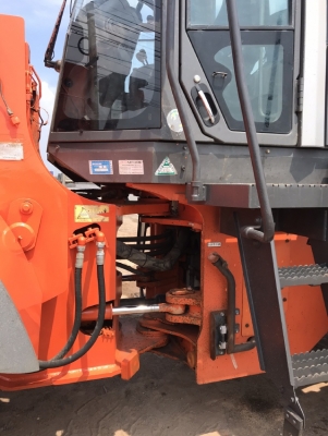 ขายรถตักล้อยาง HITACHI ZW220 นำเข้าเองจากญี่ปุ่น สภาพสวยพร้อมใช้งาน มีVDOการทำงานครับ