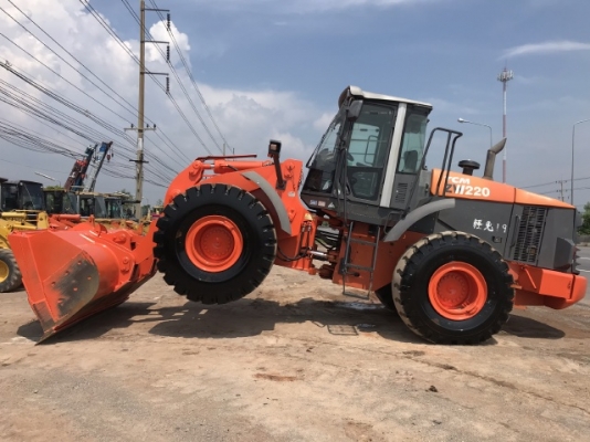 ขายรถตักล้อยาง HITACHI ZW220 นำเข้าเองจากญี่ปุ่น สภาพสวยพร้อมใช้งาน มีVDOการทำงานครับ