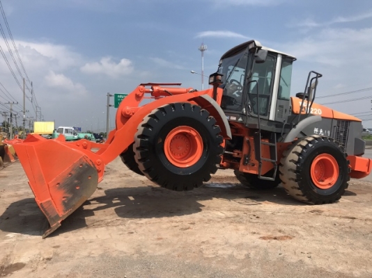 ขายรถตักล้อยาง HITACHI ZW220 นำเข้าเองจากญี่ปุ่น สภาพสวยพร้อมใช้งาน มีVDOการทำงานครับ