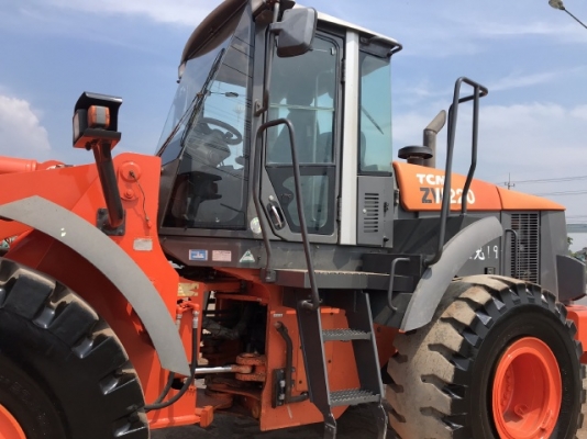 ขายรถตักล้อยาง HITACHI ZW220 นำเข้าเองจากญี่ปุ่น สภาพสวยพร้อมใช้งาน มีVDOการทำงานครับ