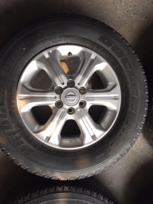 ล้อเดิม.นิสสัน Navara NP300+ยางบริสโตน205R16ปี3317 สนใจโทร.0879050181.ส่งได้ทั่วไทย ล้อเดิม.นิสสัน Navara NP300+ยางบริสโตน205R16ปี3317 สนใจโทร.0879050181.ส่งได้ทั่วไทย