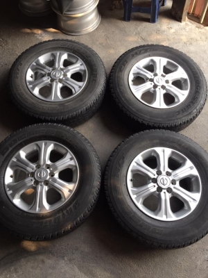 ล้อเดิม.นิสสัน Navara NP300+ยางบริสโตน205R16ปี3317 สนใจโทร.0879050181.ส่งได้ทั่วไทย