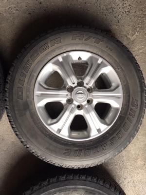 ล้อเดิม.นิสสัน Navara NP300+ยางบริสโตน205R16ปี3317 สนใจโทร.0879050181.ส่งได้ทั่วไทย ล้อเดิม.นิสสัน Navara NP300+ยางบริสโตน205R16ปี3317 สนใจโทร.0879050181.ส่งได้ทั่วไทย