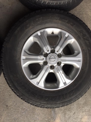 ล้อเดิม.นิสสัน Navara NP300+ยางบริสโตน205R16ปี3317 สนใจโทร.0879050181.ส่งได้ทั่วไทย ล้อเดิม.นิสสัน Navara NP300+ยางบริสโตน205R16ปี3317 สนใจโทร.0879050181.ส่งได้ทั่วไทย