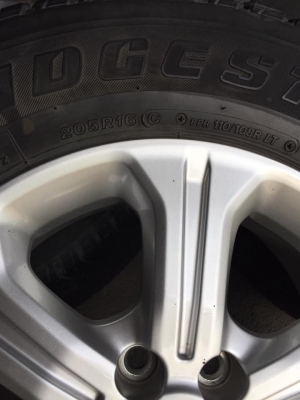 ล้อเดิม.นิสสัน Navara NP300+ยางบริสโตน205R16ปี3317 สนใจโทร.0879050181.ส่งได้ทั่วไทย