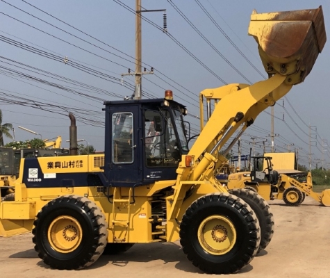 ขายรถตักล้อยาง KOMATSU WA300-1 นำเข้าเองจากญี่ปุ่น สภาพสวยพร้อมใช้ มีVDOการทำงานครับ