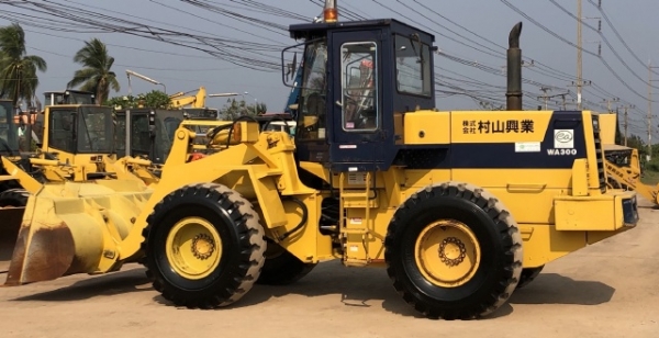 ขายรถตักล้อยาง KOMATSU WA300-1 นำเข้าเองจากญี่ปุ่น สภาพสวยพร้อมใช้ มีVDOการทำงานครับ