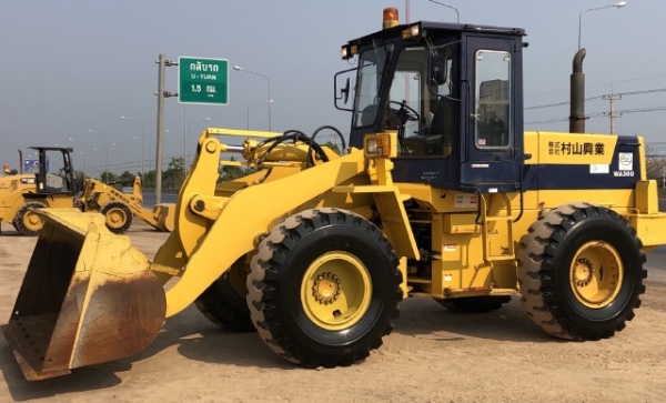 ขายรถตักล้อยาง KOMATSU WA300-1 นำเข้าเองจากญี่ปุ่น สภาพสวยพร้อมใช้ มีVDOการทำงานครับ