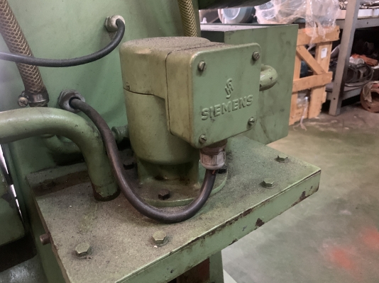 ขายแท่นเจียร Ifenger SA muller made in Switzerland 380V รุ่นช่างอาชีพ โครงสร้างแข็งแรงมาก ใช้กับงานหนักๆได้ดีครับ มีระบบฉีดน้ำในตัว(ไม่มีถังเก็บน้ำ) สภาพสวย หมุนนิ่ม พร้อมใช้งาน ราคา 16,500 บาท