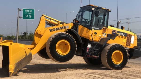 ขายรถตักล้อยาง KOMATSU WA320-7 ปี 2014 รถนอกนำเข้าเองจากญี่ปุ่น สภาพสวยพร้อมใช้ มีVDOการทำงานครับ