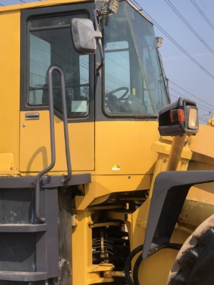 ขายรถตักล้อยาง KOMATSU WA450-3 รถนอกนำเข้าเองจากญี่ปุ่น สภาพสวยพร้อมใช้ มีVDOการทำงานครับ