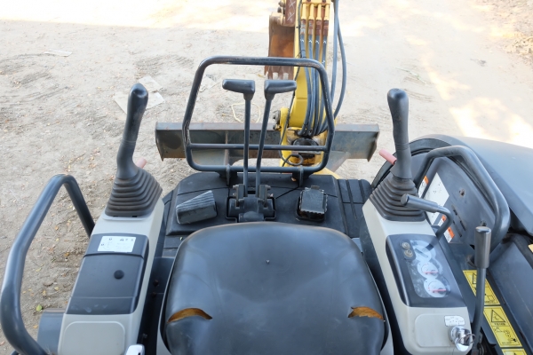 Komatsu pc30mr-2 ใชงาน830ชั่วโมงนำเข้าญี่ปุ่นยังไม่เคยใช้ในไทย 086-1602189