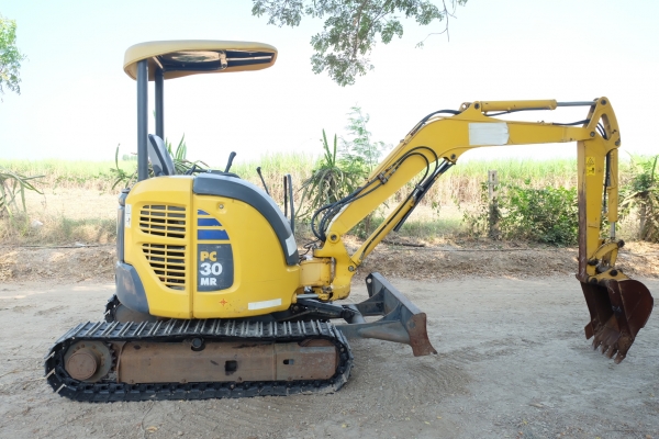 Komatsu pc30mr-2 ใชงาน830ชั่วโมงนำเข้าญี่ปุ่นยังไม่เคยใช้ในไทย 086-1602189