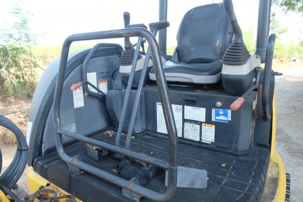 Komatsu pc30mr-2 ใชงาน830ชั่วโมงนำเข้าญี่ปุ่นยังไม่เคยใช้ในไทย 086-1602189