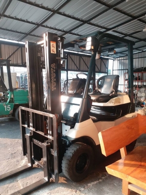 ขายรถยกโฟร์คลิฟท์ยี่ห้อ  TOYOTA 1.5 ตัน ไฟฟ้านั่งขับ