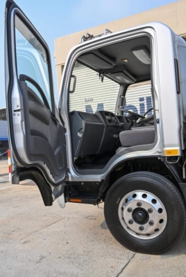ขายรถบรรทุก 6 ล้อ ISUZU NPR เครื่อง 150 สภาพดีพร้อมใช้งาน (เจ้าของขายเอง 550,000.-)