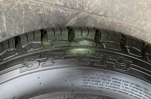 ยางป้ายแดง 195R15 Dunlop ปลายปี 19 ตุ่มชัดทุกเส้น ยางป้ายแดง 195R15 Dunlop ปลายปี 19 ตุ่มชัดทุกเส้น