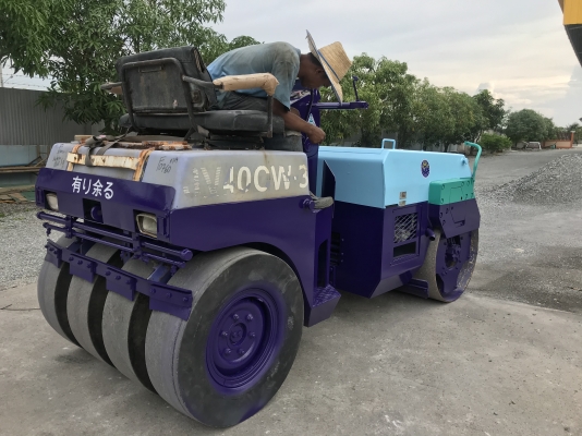 ขายรถบด4ตันKOMATSUรุ่นJV40CW-3นำเข้าญี่ปุ่นไม่เคยใช้งานในไทย หน้าเหล็กหลังยาง ขับ2เพลาเอวอ่อน เครื่อ