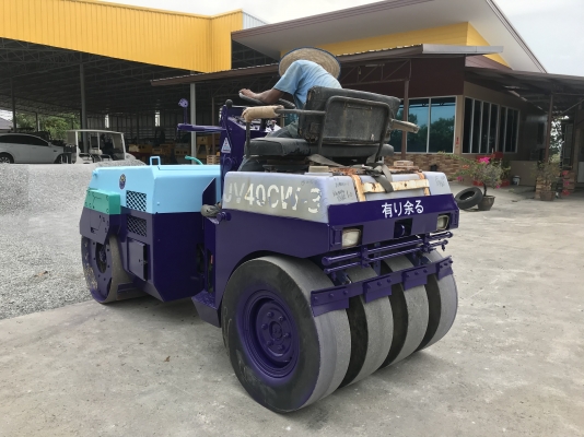 ขายรถบด4ตันKOMATSUรุ่นJV40CW-3นำเข้าญี่ปุ่นไม่เคยใช้งานในไทย หน้าเหล็กหลังยาง ขับ2เพลาเอวอ่อน เครื่อ