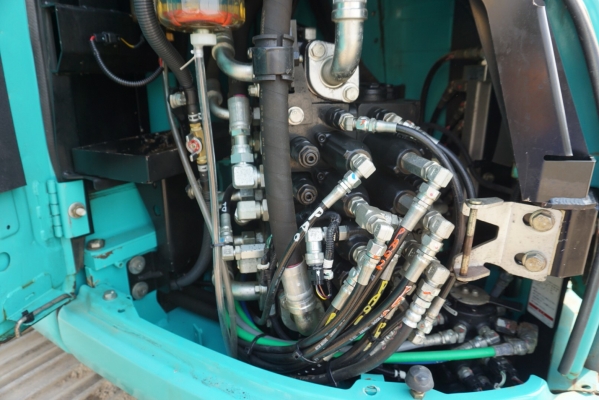 ขายรถแบคโฮ KOBELCO SK125SR-2 YV06 รุ่นใหม่ แทรคใหญ่ 70 ซม ไปป์ปิ้ง โทร 081-8581834 แบงค์