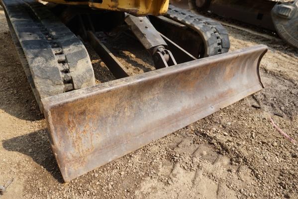 ขายรถขุดเล็ก Caterpillar 303CR รถสวย ตระกูลอเมริกา เก่าญี่ปุ่นผลิตญี่ปุ่นทั้งคัน พร้อมใช้ โทร 081-8581834 แบงค์