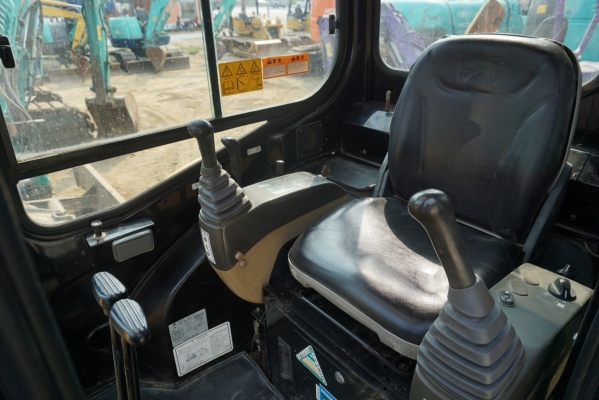 ขายรถขุดเล็ก Caterpillar 303CR รถสวย ตระกูลอเมริกา เก่าญี่ปุ่นผลิตญี่ปุ่นทั้งคัน พร้อมใช้ โทร 081-8581834 แบงค์