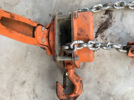 รอกโซ่มือโยกขนาด3ตัน สภาพเก่าเก็บ สนใจติดต่อ 0833804567