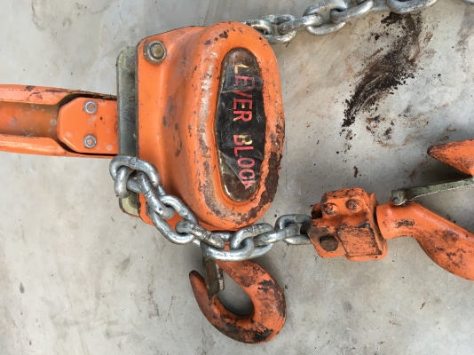 รอกโซ่มือโยกขนาด3ตัน สภาพเก่าเก็บ สนใจติดต่อ 0833804567