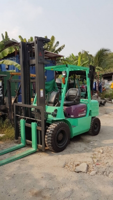 +++ ขายโฟล์คลิฟท์  MITSUBISHI FD30  ขนาด 3  ตัน  เครื่องยนต์ดีเซล  เสา 4  เมตร  เกียร์ธรรมดา  งา 1,070  มม.  ยางตันใหม่ครับ