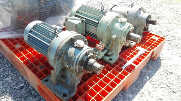 มอเตอร์เกียร์ทดญี่ปุ่น SUMITOMO JAPAN ขนาด 2 / 3 / 5 HP อัตราทด 1:29 (50 rpm) 380V รอบทดเดียวกันหมด มอเตอร์เกียร์ทดญี่ปุ่น SUMITOMO JAPAN ขนาด 2 / 3 / 5 HP อัตราทด 1:29 (50 rpm) 380V รอบทดเดียวกันหมด