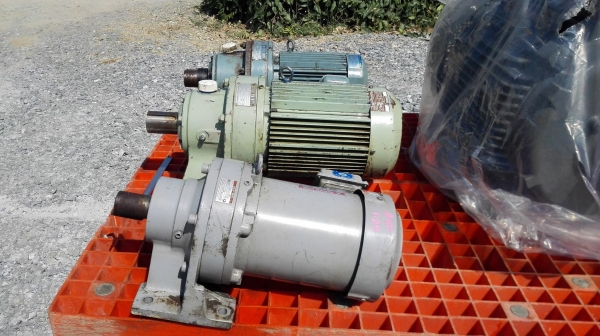 มอเตอร์เกียร์ทดญี่ปุ่น SUMITOMO JAPAN ขนาด 2 / 3 / 5 HP อัตราทด 1:29 (50 rpm) 380V รอบทดเดียวกันหมด มอเตอร์เกียร์ทดญี่ปุ่น SUMITOMO JAPAN ขนาด 2 / 3 / 5 HP อัตราทด 1:29 (50 rpm) 380V รอบทดเดียวกันหมด