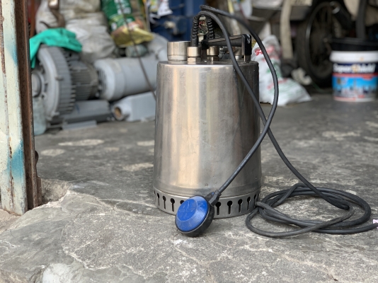 ขายไดโว่ดูดน้ำ Groundfos 1.5HP. 220V made in Hungary ไฟบ้าน มีระบบลูกลอยตัดการทำงานในตัว โครงสแตนเลส ขนาดท่อ 2นิ้ว สภาพสวยมากเดิมๆ วิ่งนิ่ม พร้อมใช้งาน ขายไดโว่ดูดน้ำ Groundfos 1.5HP. 220V made in Hungary ไฟบ้าน มีระบบลูกลอยตัดการทำงานในตัว โครงสแตนเลส ขนาดท่อ 2นิ้ว สภาพสวยมากเดิมๆ วิ่งนิ่ม พร้อมใช้งาน