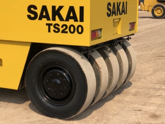 ขายรถบด 9 ล้อ SAKAI TS200 (3,XXX ชั่วโมง) นำเข้าเองจากญี่ปุ่น สภาพสวยพร้อมใช้ มีVDOการทำงานครับ
